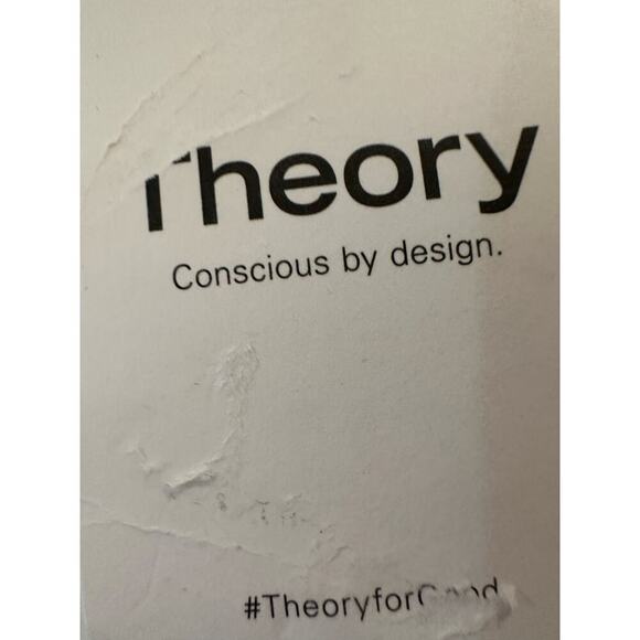 Theory Pleated Shorts Size 2 - Picture 6 of 8